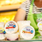Joghurt Produkte auf der Verkaufstheke